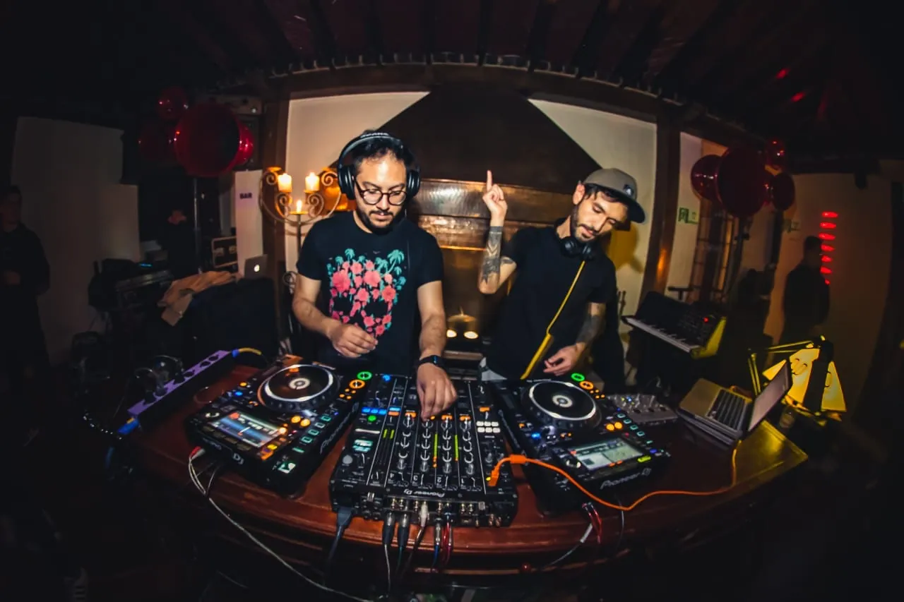 HOB in the booth sharing a set