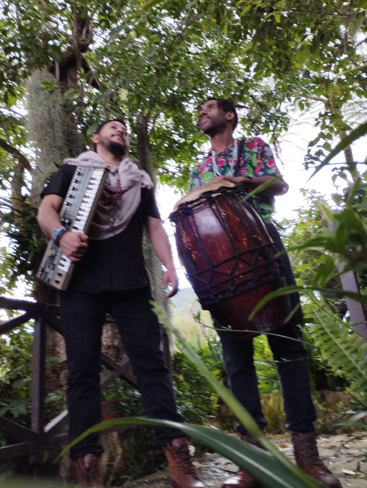 Lumbu & Kuntur: Horacio with a synth and a percussionist with a drum (2)