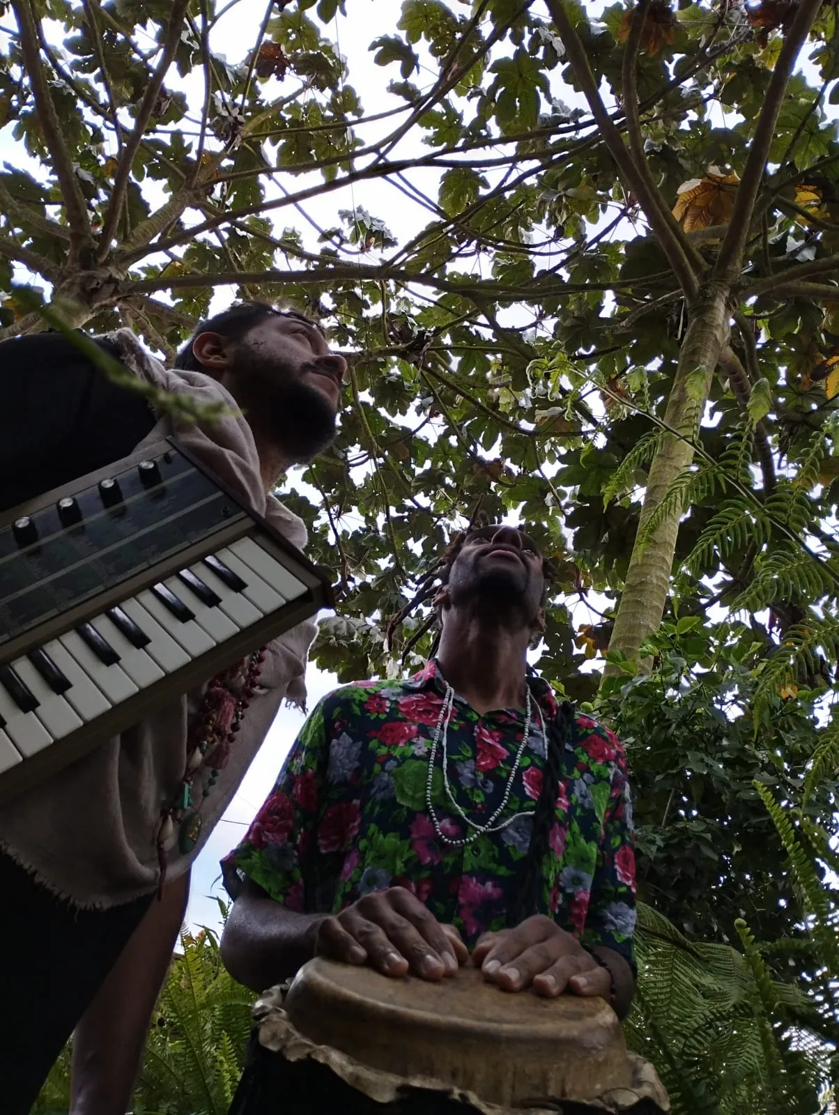 Lumbu & Kuntur: Horacio with a synth and a percussionist with a drum (4)