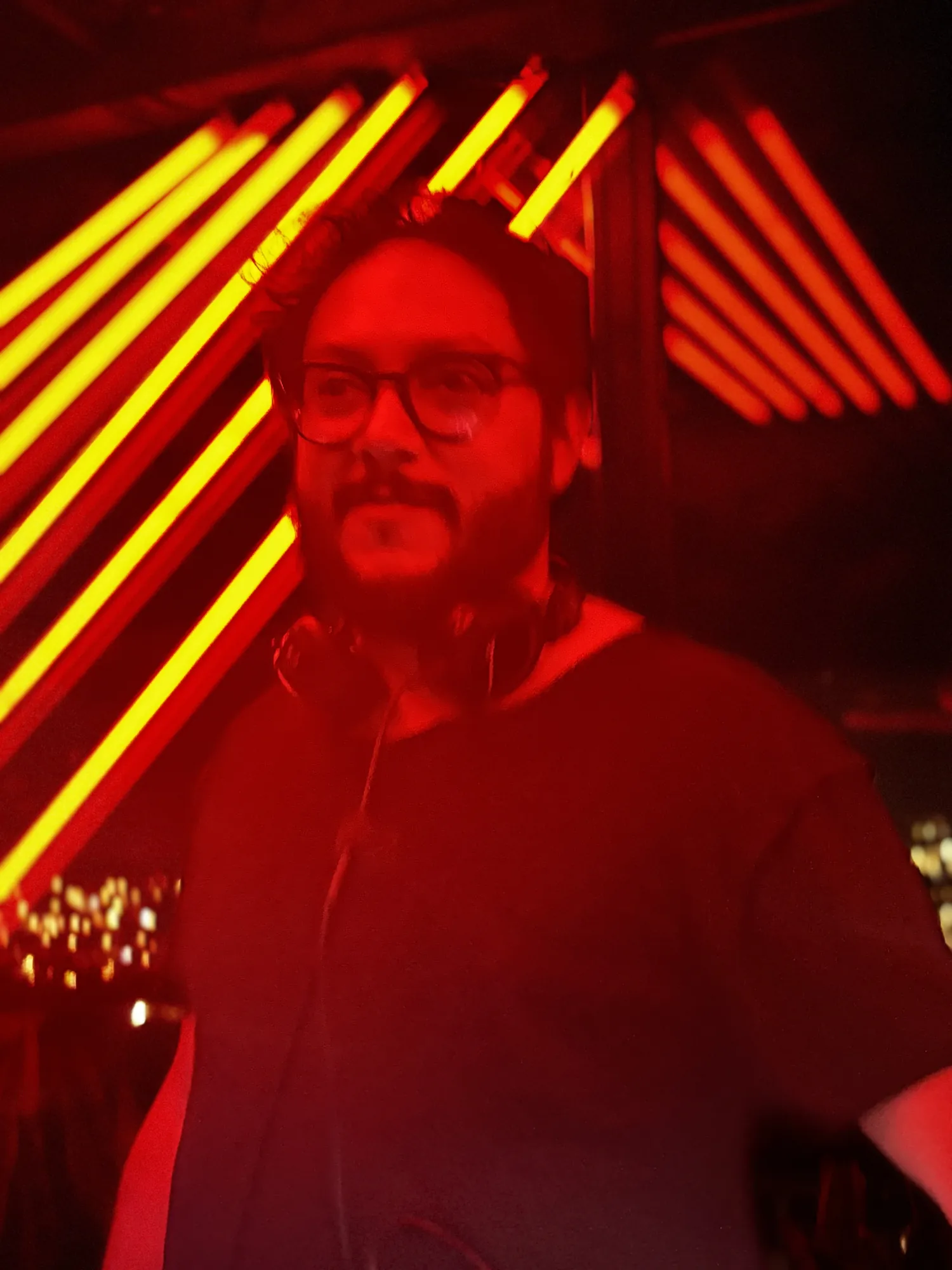 HOB in the booth at Saint Tropez, with Bogotá by night behind (4)