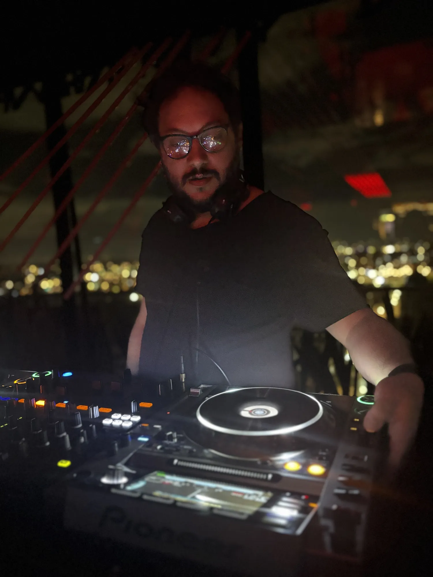HOB in the booth at Saint Tropez, with Bogotá by night behind (6)